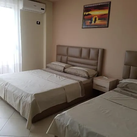 Leonard's Shengjin Apartamento