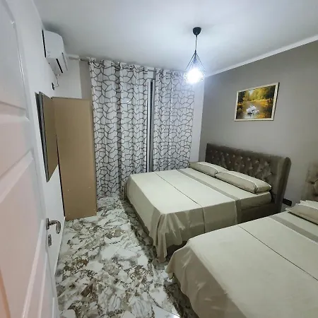 Leonard's Shengjin Apartamento