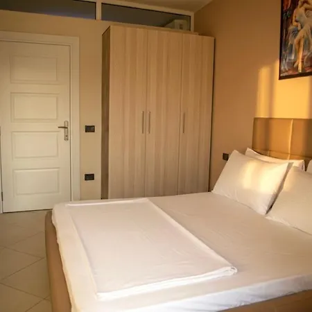 Leonard's Shengjin * Lezhë