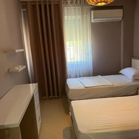 Leonard's Shengjin Apartamento