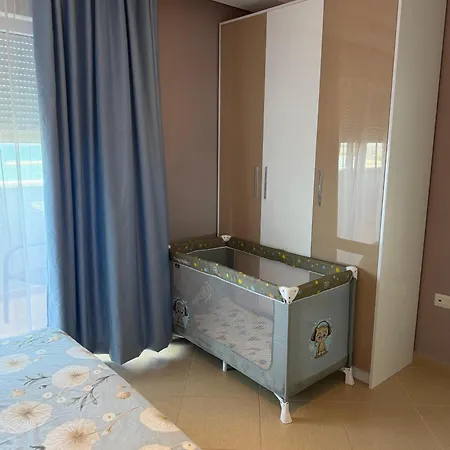 Leonard's Shengjin Apartamento